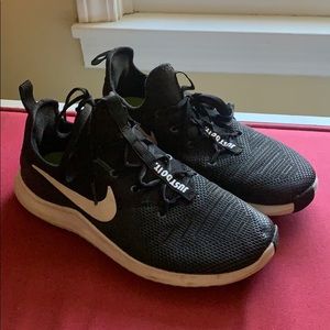 Black and white nike free runs